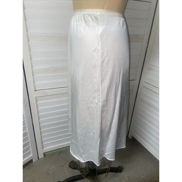 Vintage 70s 80s Vassarette White Nylon 24” Long Half Slip Size Medium USA Made - Picture 4 of 6